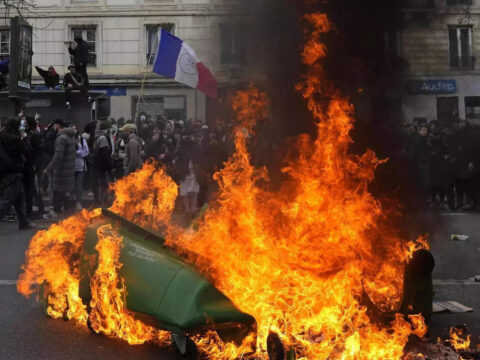 Paris Trash Strike Ends: Paris trash strike ends, pension protest numbers shrink