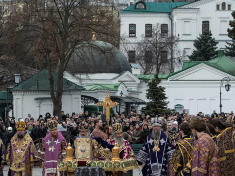 Kyiv: Ukrainian Orthodox worshippers gather in Kyiv monastery as eviction looms