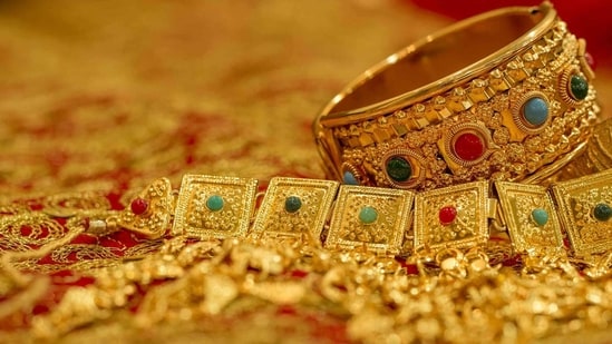 Today Gold Price, Silver Price: Gold Rate and along with other precious metal prices in India on Thursday, Nov 04, 2021