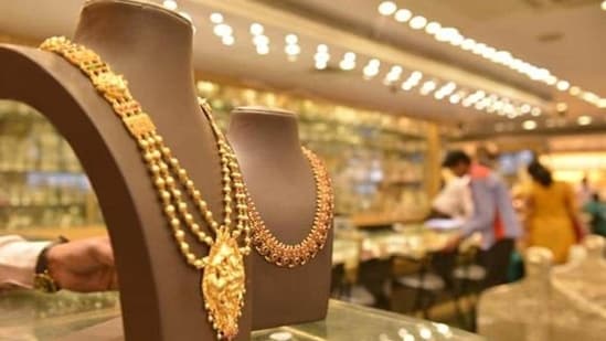 The price of gold is affected by factors including global demand, currency, interest rates.(Mint file)