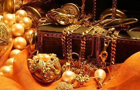 The price of 24 carat gold also declined on Tuesday.(Representative image/istcok)