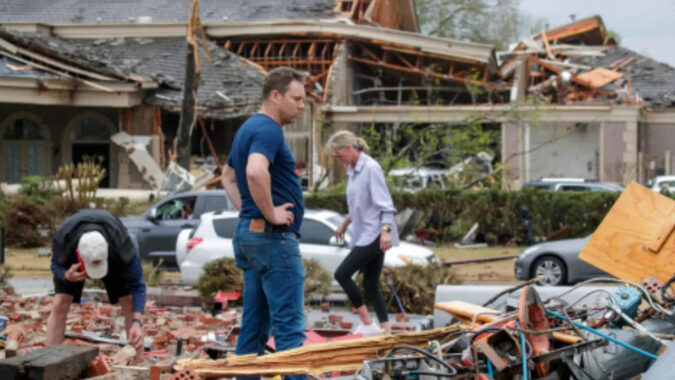 Central: At least 3 dead, several injured after tornadoes tear through Central US