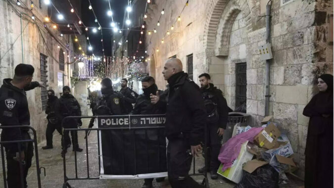 Police Shoot Man At Jerusalem'S Holiest Site: Israeli police fatally shoot man at Jerusalem's holiest site