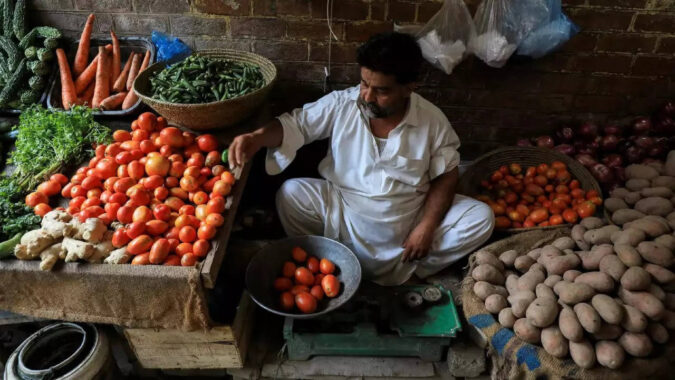 Pakistan central bank raises rate by 100 bps to 21% to rein in inflation