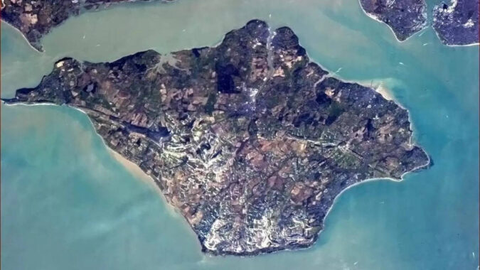 Isle Of Wight: Raw sewage blights once-idyllic beaches on Isle of Wight