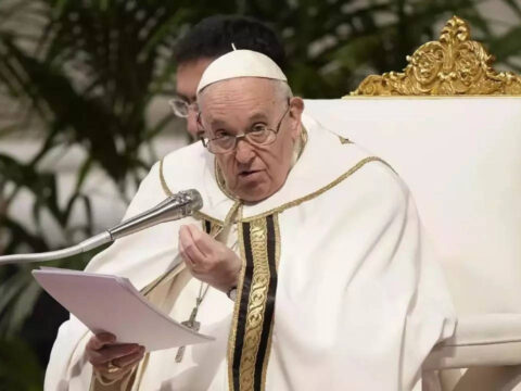 Healthy-Looking Pope Urges Priests: On Holy Thursday, healthy-looking pope urges priests to shun disunity