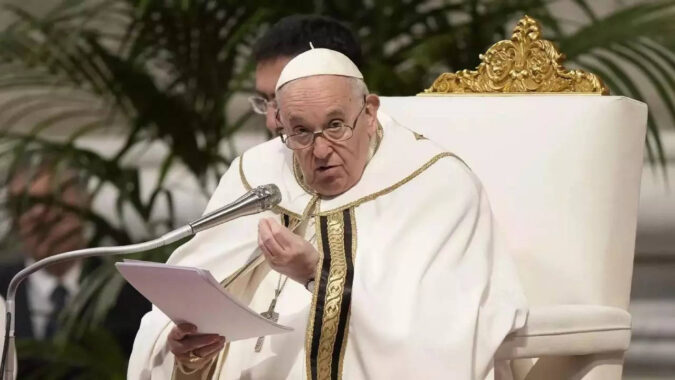 Healthy-Looking Pope Urges Priests: On Holy Thursday, healthy-looking pope urges priests to shun disunity