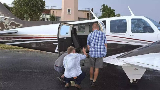 South African Pilot Finds Cobra Under Seat: Snake on a plane! South African pilot finds cobra under seat