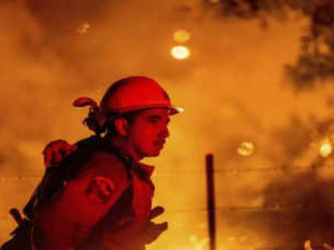 Firefighters battle large blaze at sprawling Mexican market