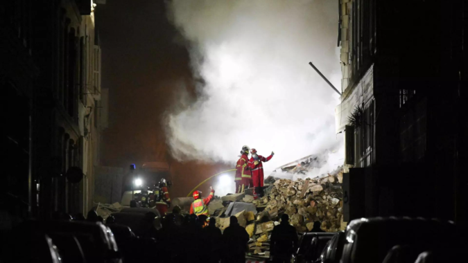 Marseille: Marseille building collapse injures five, fire hampers search