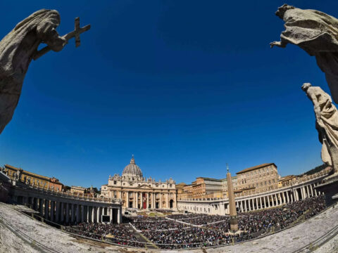 Pope Francis , big crowd mark Easter in flower-adorned Vatican square