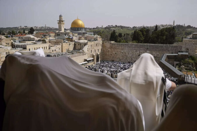 Syria: Tensions build near Jerusalem shrine as Israel strikes targets in Syria