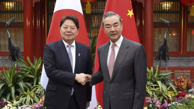 Japan And China Meet To Discuss Maritime Concerns: Japan and China meet to discuss maritime concerns as Beijing simulates attack on Taiwan