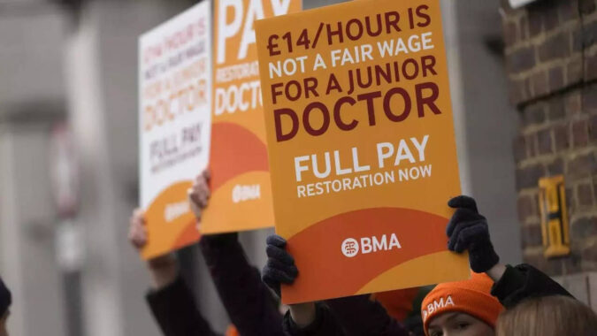 London Doctor Protest: English doctors' strike could be catastrophic, official says