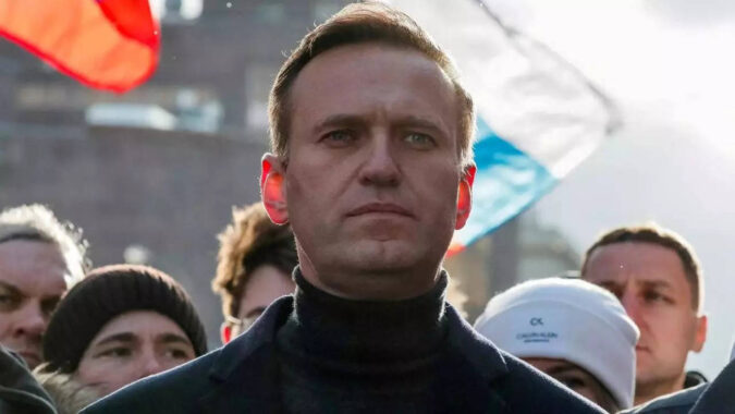 Navalny: Russia's Navalny has mystery ailment which may be slow poisoning