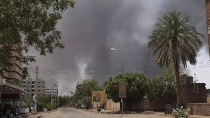 Sudan: Sudan's army and rival force clash, wider conflict feared