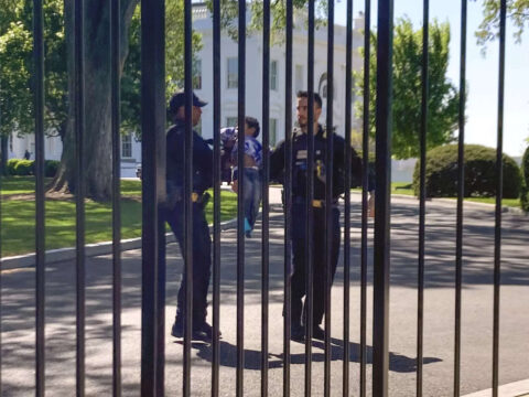 White House: Littlest intruder: Toddler crawls through White House fence