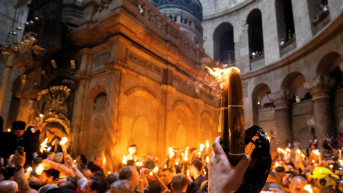 Jerusalem: Thousands in Jerusalem for Orthodox Easter 'Holy Fire' rite