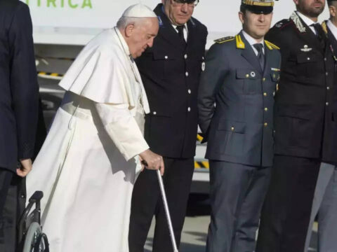 Pope Francis Arrives In Hungary: Pope Francis arrives in Hungary with Ukraine, migration topping agenda