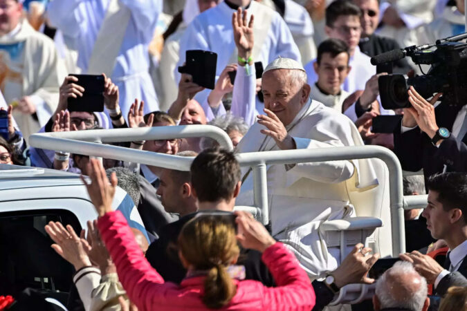 Tens of thousands gather for Pope's mass in Hungary