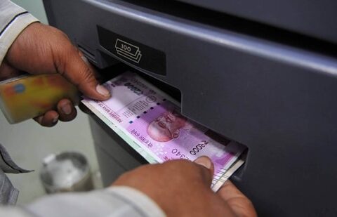 RBI late on Friday gave citizens until Sept. 30 to deposit the 2,000 rupee notes into a bank or exchange them for other denominations. (Representational Image)(HT File)