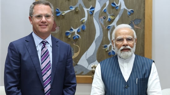 Prime Minister Narendra Modi along with Walmart CEO Doug McMillon(Twitter/Walmart)