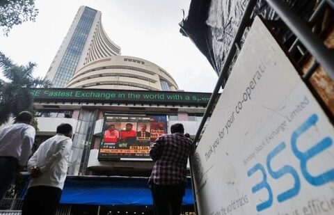 Markets remain volatile on Wednesday as indices keep moving in and out of green. (Reuters File)