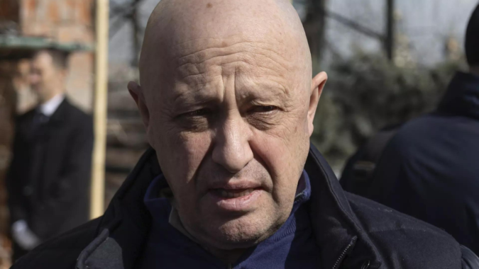 Ukraine: Russian mercenaries vow to quit Bakhmut, Ukraine says they are piling in