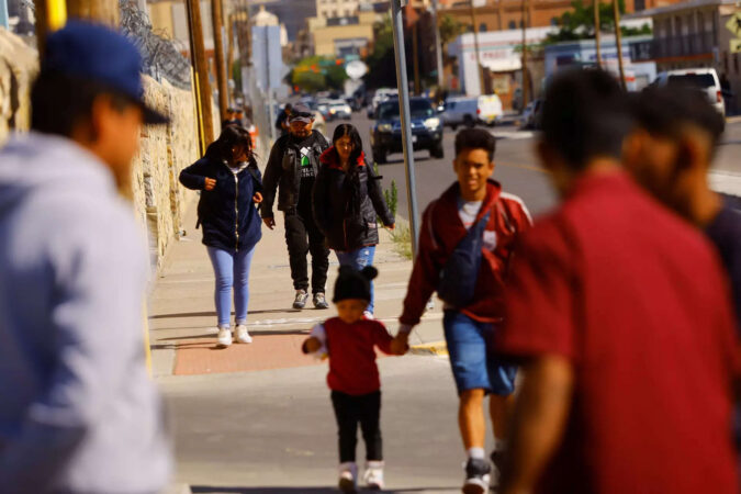 Thousands of Venezuelans face desperate gamble at US border