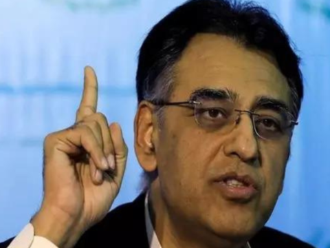 Khan: Pakistan political unrest continues: Imran Khan's aide Asad Umar arrested from court premises