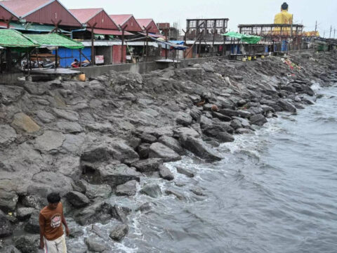 Bangladesh: Thousands along Bangladesh, Myanmar coast told to seek shelter as powerful Cyclone Mocha approaches