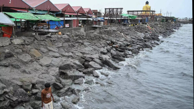 Bangladesh: Thousands along Bangladesh, Myanmar coast told to seek shelter as powerful Cyclone Mocha approaches