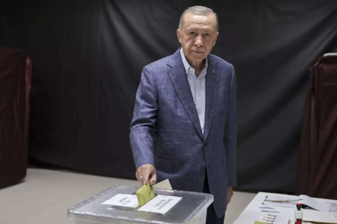 Erdogan: Turkey faces runoff election with Erdogan leading