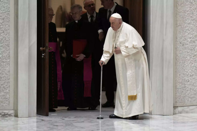 Pope calls for rival Sudanese parties to lay down arms