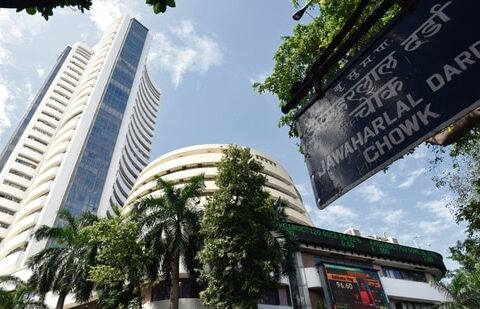 Early trade on Monday, extended their previous day's rally, amid optimistic trend in global markets.(MINT_PRINT)