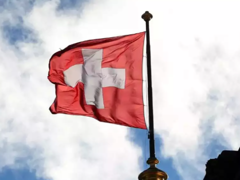 Cash still king in Switzerland despite rising mobile app use