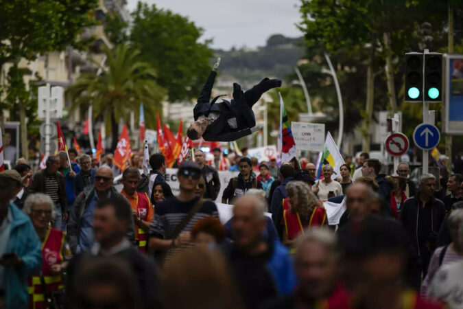 France plans major police presence for June 6 day of protest