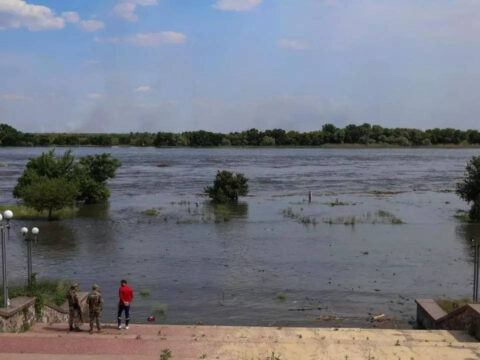 Ukraine: Critical dam on Ukraine frontline damaged, thousands evacuating