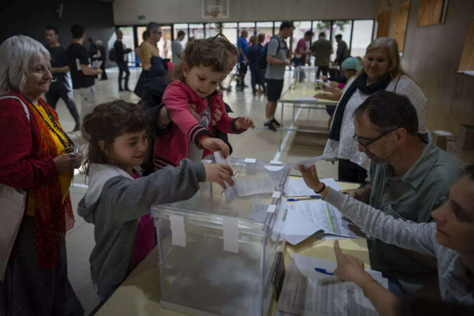 Tensions persist despite deal uniting Spain's hard left