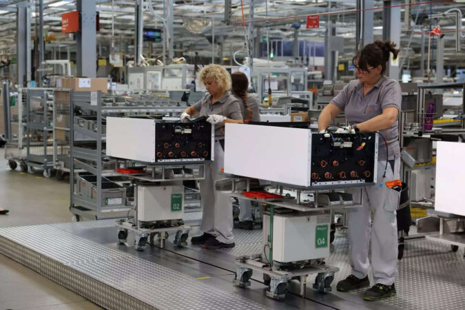 German business morale worsens in June