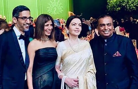 Reliance Industries Chairman Mukesh Ambani and Reliance Foundation Chairperson Nita Ambani with Alphabet CEO Sunder Pichai with his wife Anjali Pichai during the State Dinner hosted by the US President Joe Biden and First Lady Jill Biden in honour of Prime Minister Narendra Modi, at the White House in Washington.(PTI)