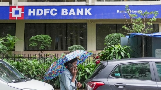 After the merger of HDFC Ltd into HDFC Bank, the largest private sector lender has started rebranding the offices of its erstwhile parent with its colours.(PTI)