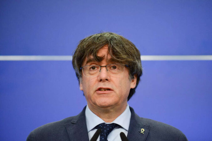 Carles Puigdemont: Catalan separatist leader Carles Puigdemont loses EU court fight over immunity | World News