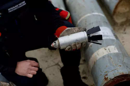 Explainer: What's a cluster bomb that has divided the West backing Ukraine