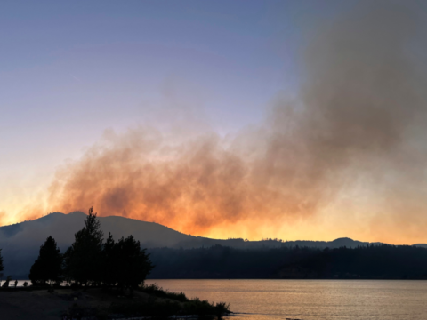 Washington: Growing widlfire in central Washington prompts evacuations and threatens homes and farms