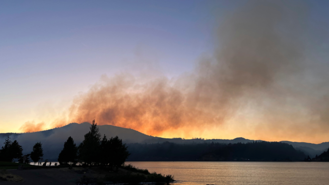 Washington: Growing widlfire in central Washington prompts evacuations and threatens homes and farms