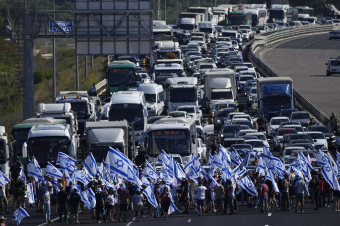 Thousands of Israeli protesters descend on airport in anger over Netanyahu plan