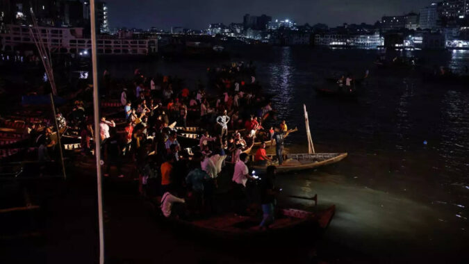 Dhaka: Bangladesh: Four killed as waterbus capsizes in Buriganga River, many missing