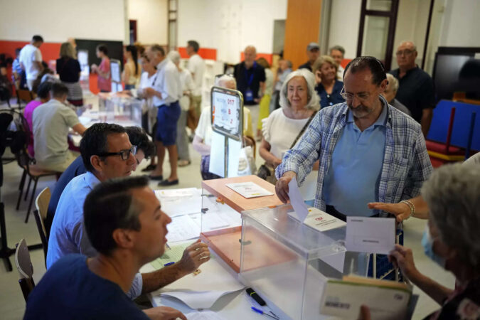 Spain votes in election that could see Socialists lose power