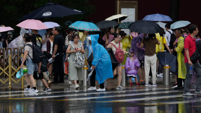 Typhoon: Beijing on alert as Typhoon Doksuri sweeps northwards